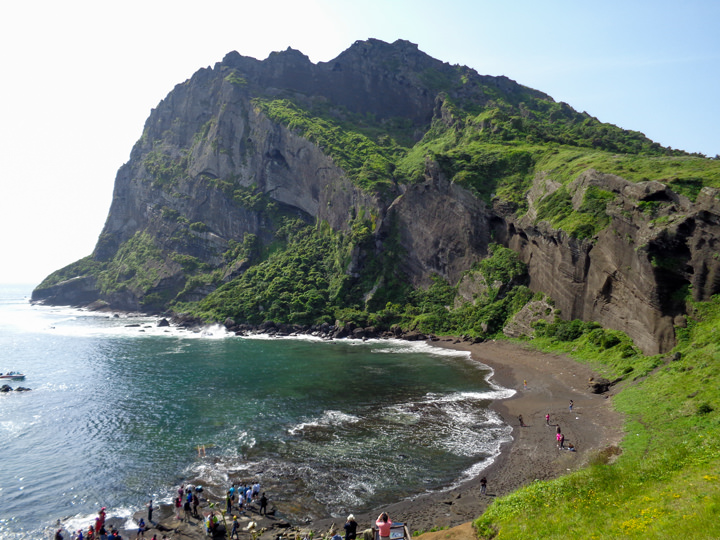 能看到海边绝壁的美景