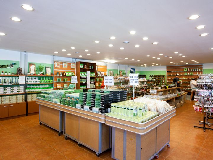 餐厅1层为礼品店