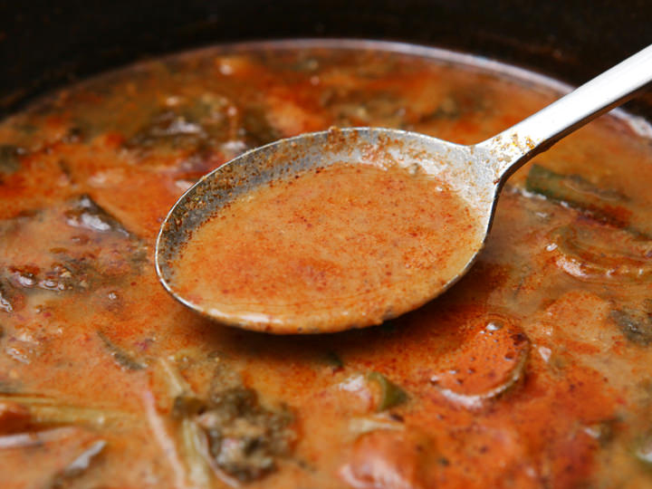 掺入了足量芝麻的汤