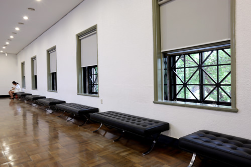 可供休息和欣赏窗外风景的座椅