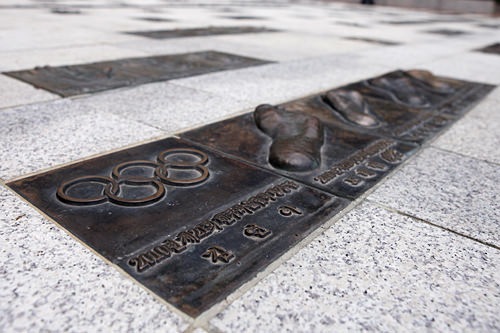 入口处是奥运会选手留下的手印、脚印