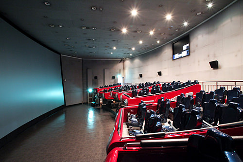 可移动座椅80个,固定座椅20个