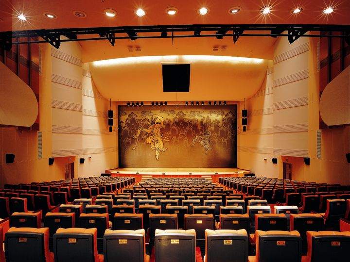 剧场龙定期举办音乐剧等公演