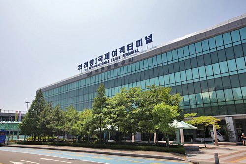 3. 沿人行道继续步行3分钟则到达仁川港第1国际客运码头。