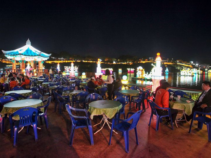 浪漫的水上咖啡厅