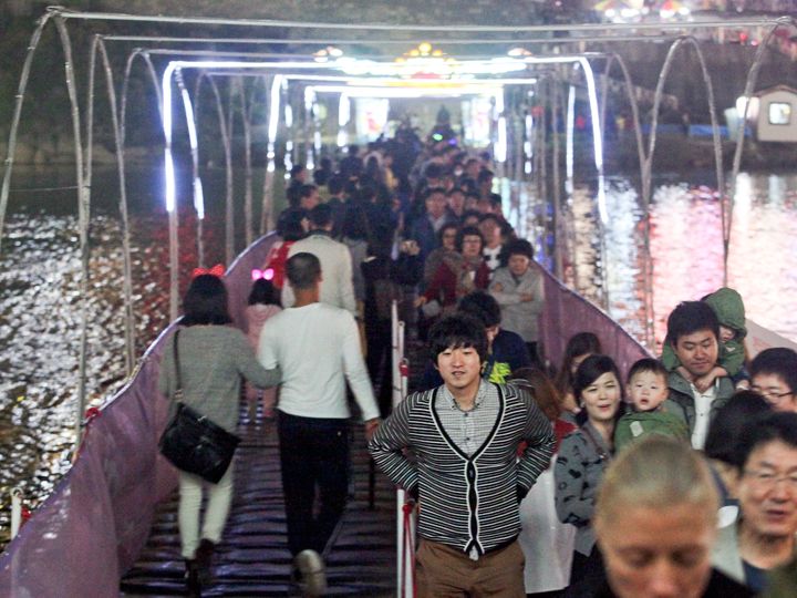 传说中走过之后便爱情如意的浮桥