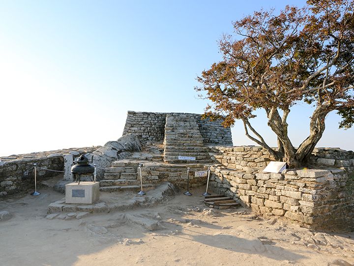 民族的始祖檀君祭天的堑星坛