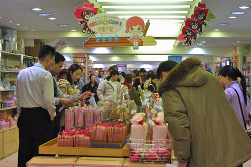 热闹的文具店