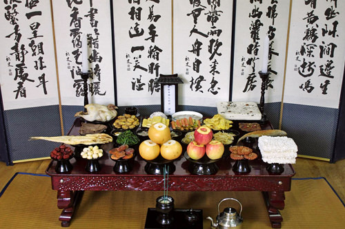 节日祭祀时的茶礼桌