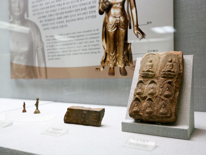 许多佛教相关文物也出土