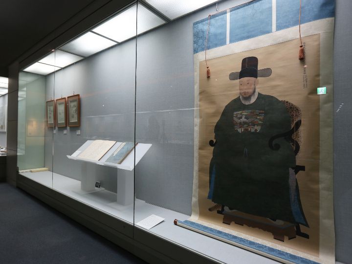 东莱府使 盘谷 李德成像(宝物)