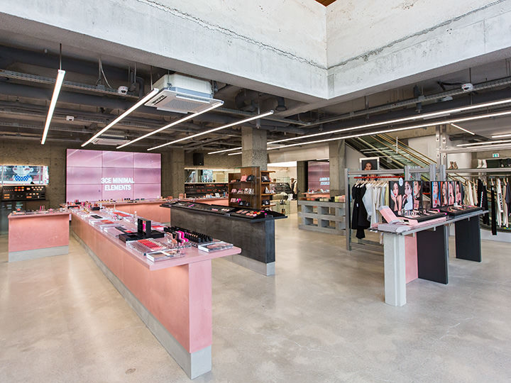 "stylenanda"是韩国著名的女性时尚品牌,展现风格,设