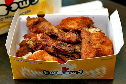 在夜晚勾起人们食欲的炸鸡和饮料组成的套餐也非常有人气