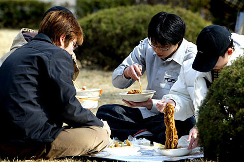 也可送至大学里的研究室或校园内