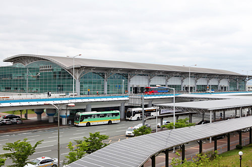 金海国际机场所在的机场站离沙上站仅为3站路程