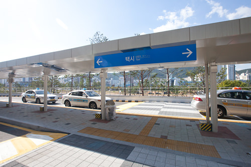 出租车:2层入口处