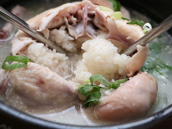 鸡肚子里塞满了糯米