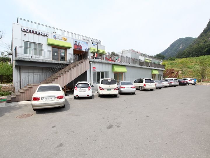 附带咖啡厅、饭店和休闲设施