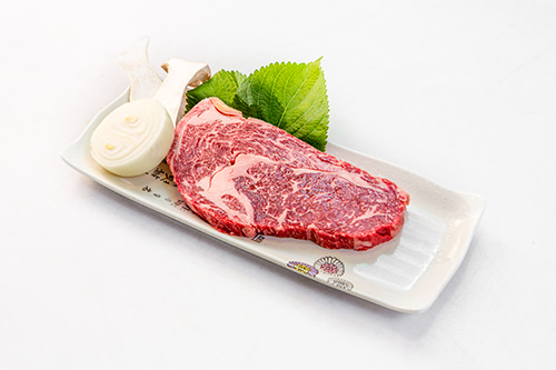 韩牛雪花肉 150g 49,000韩元
使用产自全罗南道罗州市的高级韩牛雪花肉,肉汁丰富,肉质柔嫩,十分值得一尝!