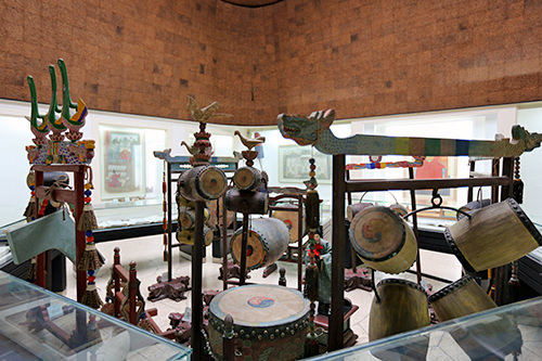 展厅中央的国乐器