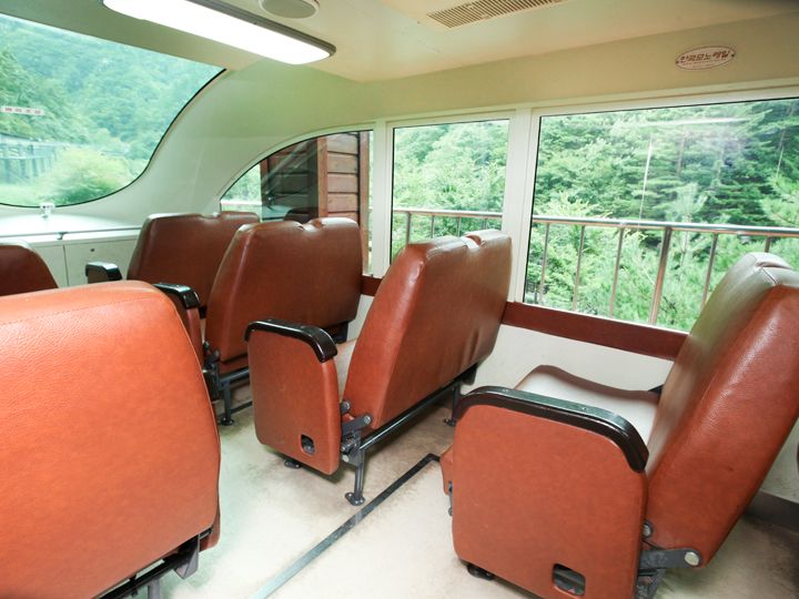 柔软舒适的沙发坐席