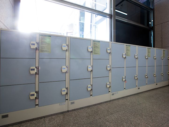 自助的行李储藏柜(地下1层)