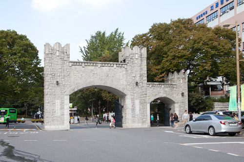 西洋建筑风格的庆熙大学校门