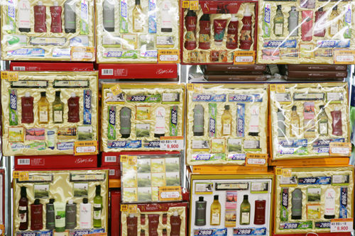 生活必需品
肥皂,洗发露,牙膏等套盒也是一种选择。