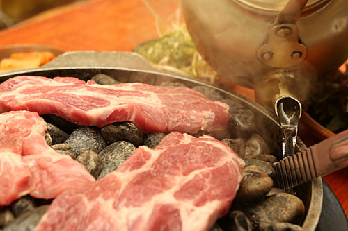 用水蒸气来烤肉