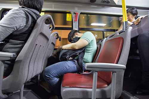 小心不要坐过站哦!