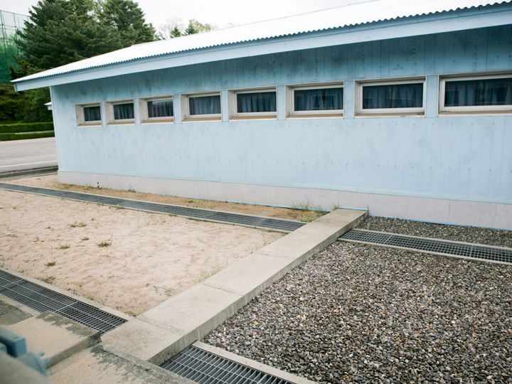 宽20米左右的军事分界线