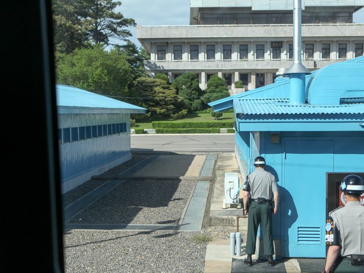 纹丝不动的军人