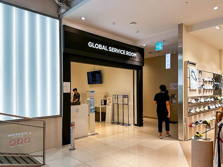 信息咨询中心:2层
提供寻人广播、手机充电、应急药品、婴儿车租赁等服务。
※租赁婴儿车时要出示身份证。