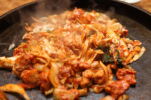 春川站
距离龙山站约68分钟
“春川铁板鸡”的故乡