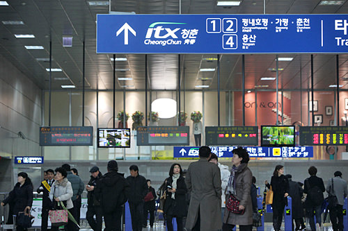 “ITX”标志上有一抹绿色