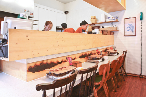 可以没有负担独自享受美食的座位