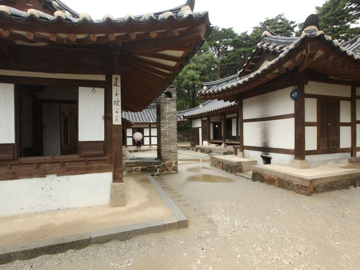 左:厢房 右:内室