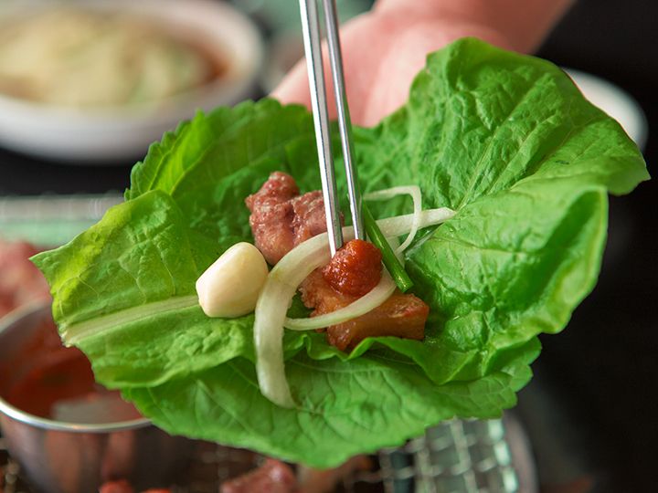 用生菜包着吃