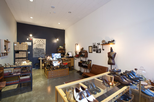 UCNE shows&watch/新馆
首尔市选定的“皮鞋直供第一家”。由著名设计师制作的手表和鞋子专卖店。