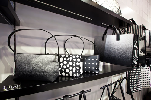 4OUR T/新馆
独特的花纹与材质、洗练的色彩共同打造的引人注目的时尚生活商品店。