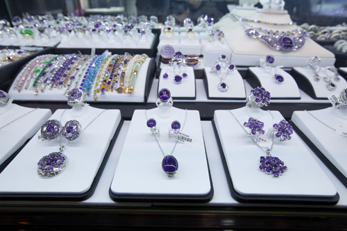 MU GUNG HWA/新馆
销售使用天然紫水晶制作而成的饰品的专卖店。