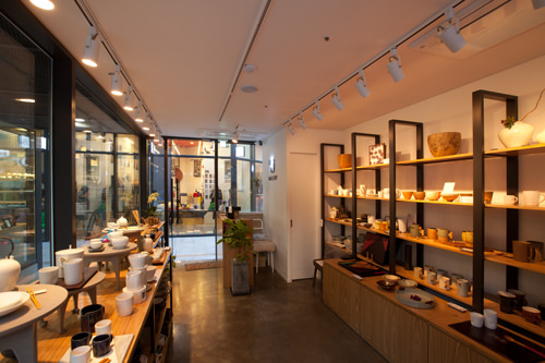 yun gallery/新馆
经过艺术家们严选的陶、瓷器专营店。