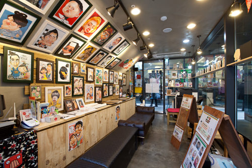 UGLY PROJECT/新馆
充满特色的画风,令人倍感温馨的抽象画专卖店,受到各界好评。