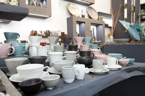 Misano/新馆
简洁大方、色调柔和的瓷器餐具专卖店。