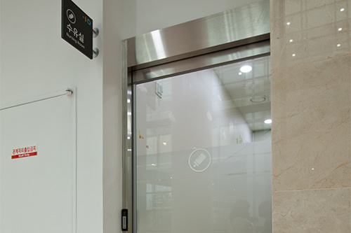 哺乳室 3层
饮水机、尿不湿替换台、哺乳空间等设施齐全。