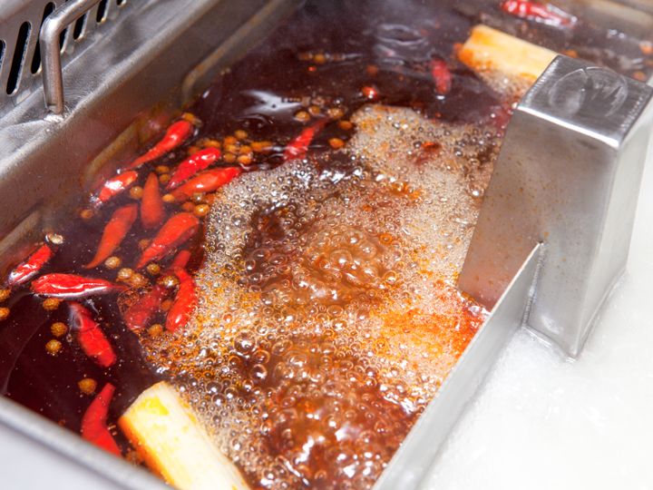 红汤的麻辣味扑鼻而来