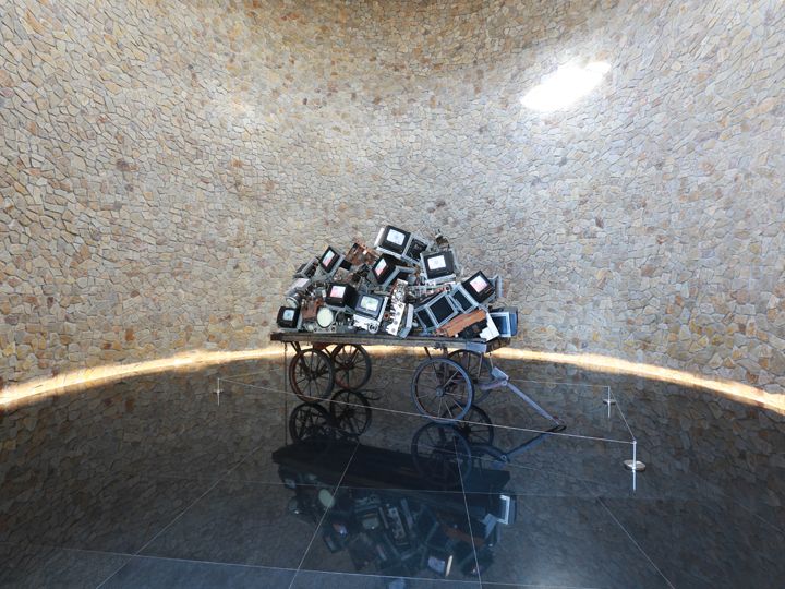 白南凖《India invented the Wheel but Fluxus invented India》