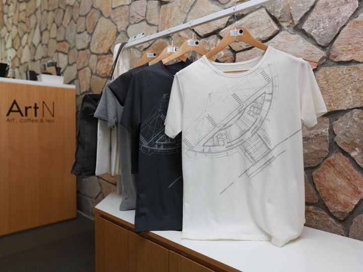 印有博物馆设计图的T恤