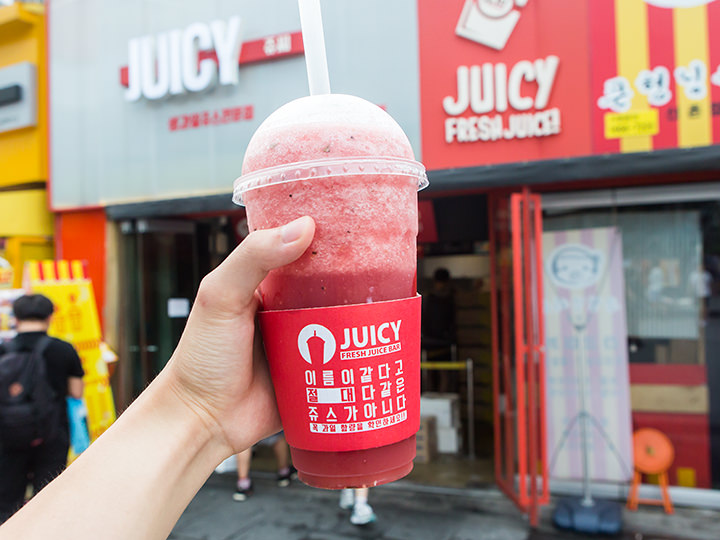 类似这样的饮料都不能带入公交车内