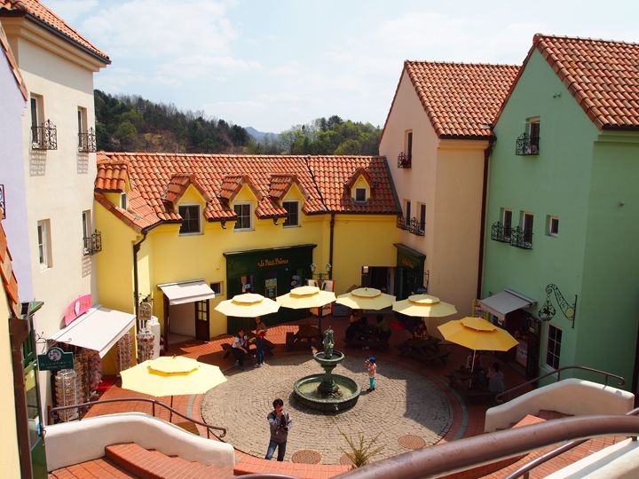 被华丽的建筑所包围的喷泉广场